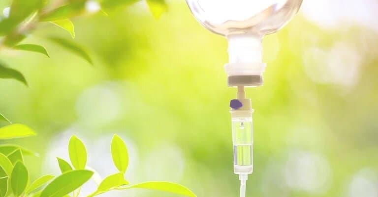 アレルギー症状がひどく辛い時、点滴療法は効果があるのでしょうか?ピトンが考える支持療法と全身状態について
